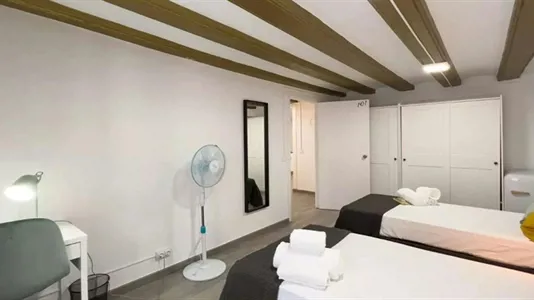 Rooms in Barcelona Ciutat Vella - photo 2