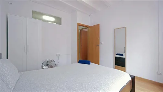 Rooms in Barcelona Ciutat Vella - photo 3