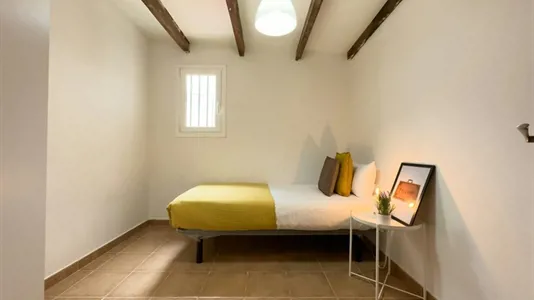 Rooms in Barcelona Ciutat Vella - photo 2