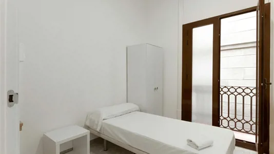 Rooms in Barcelona Ciutat Vella - photo 3