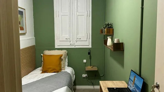 Rooms in Barcelona Eixample - photo 2