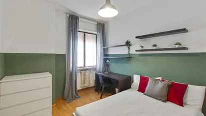 Room for rent in Milano Zona 6 - Barona, Lorenteggio, Milan