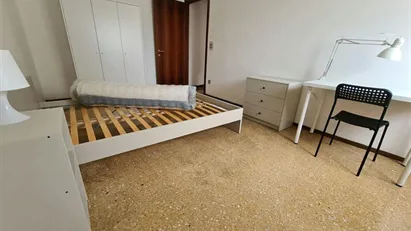 Room for rent in Vicenza, Veneto