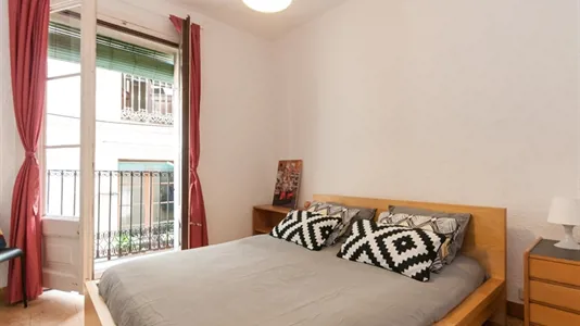 Rooms in Barcelona Ciutat Vella - photo 2