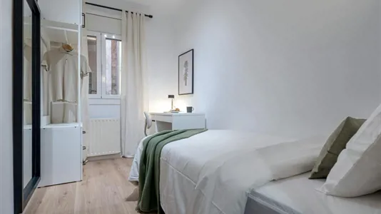 Rooms in Barcelona Eixample - photo 2