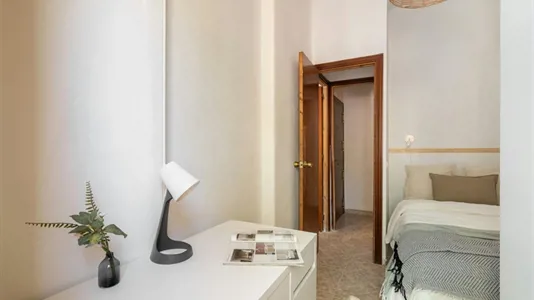 Rooms in Barcelona Ciutat Vella - photo 3