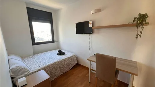 Rooms in Badalona - photo 2