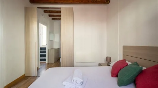 Rooms in Barcelona Ciutat Vella - photo 2