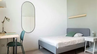 Room for rent in Milano Zona 6 - Barona, Lorenteggio, Milan