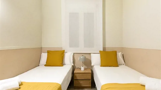 Rooms in Barcelona Ciutat Vella - photo 2