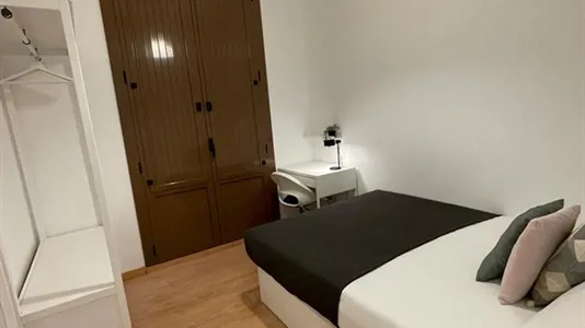 Rooms in Barcelona Ciutat Vella - photo 2