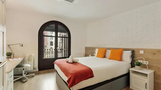 Rooms in Barcelona Eixample - photo 1