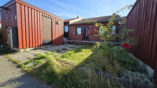 Houses in Botkyrka - photo 1