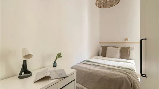 Rooms in Barcelona Ciutat Vella - photo 2