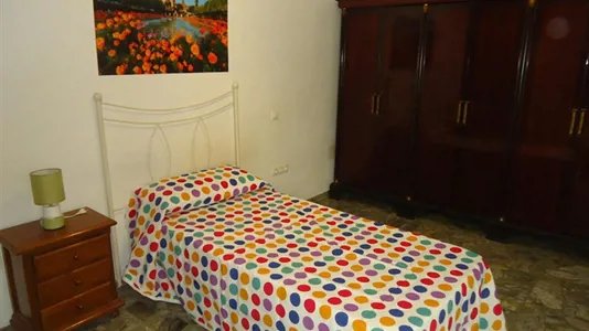 Rooms in Córdoba - photo 2