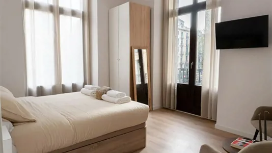 Rooms in Barcelona Ciutat Vella - photo 3