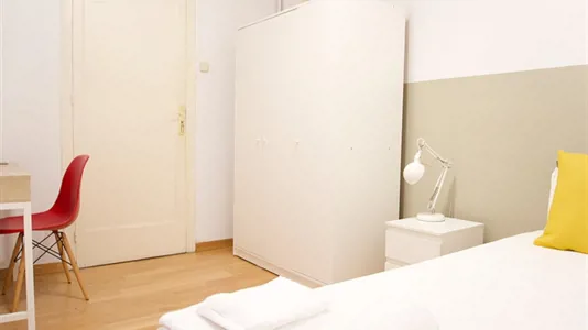 Rooms in Barcelona Eixample - photo 2