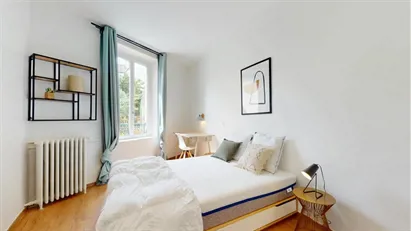 Room for rent in Saint-Germain-en-Laye, Île-de-France