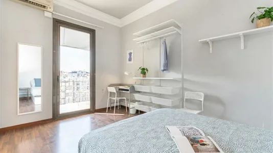 Rooms in Barcelona Eixample - photo 3