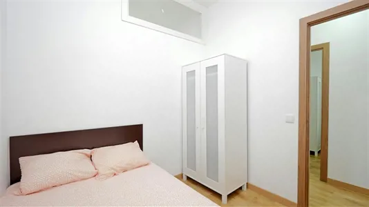 Rooms in Barcelona Ciutat Vella - photo 2