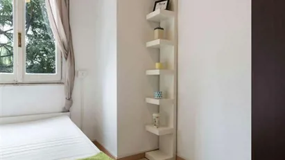 Room for rent in Milano Zona 6 - Barona, Lorenteggio, Milan