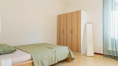 Room for rent in Milano Zona 8 - Fiera, Gallaratese, Quarto Oggiaro, Milan