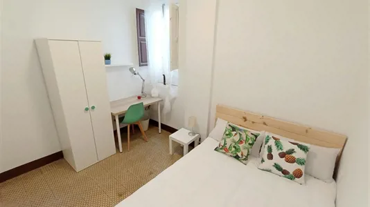 Rooms in Granada - photo 1