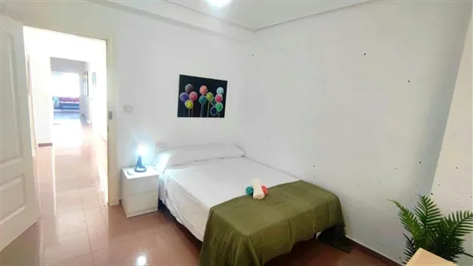 Rooms in Almería - photo 1