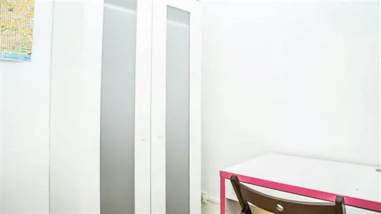 Rooms in Barcelona Ciutat Vella - photo 2