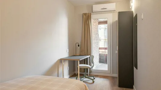 Rooms in Barcelona Eixample - photo 2