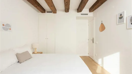 Rooms in Barcelona Ciutat Vella - photo 2