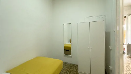 Rooms in Barcelona Ciutat Vella - photo 2