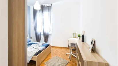 Room for rent in Milano Zona 6 - Barona, Lorenteggio, Milan