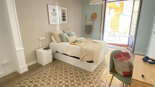 Rooms in Barcelona Ciutat Vella - photo 1