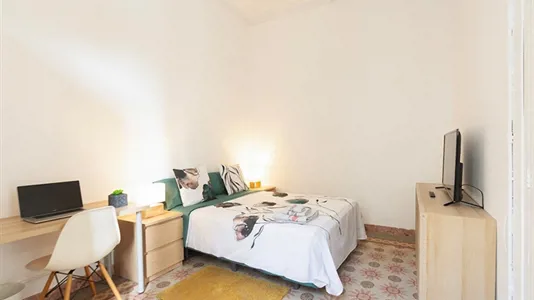 Rooms in Barcelona Eixample - photo 2