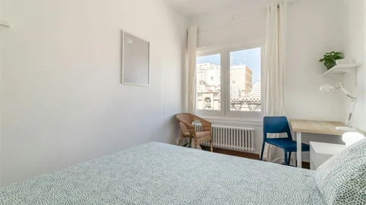 Rooms in Barcelona Eixample - photo 2