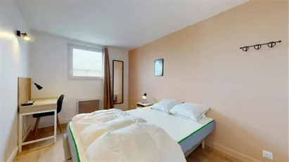 Room for rent in Le Raincy, Île-de-France