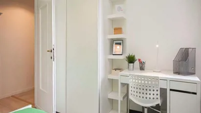 Room for rent in Milano Zona 6 - Barona, Lorenteggio, Milan