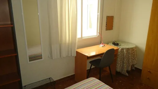 Rooms in Córdoba - photo 2