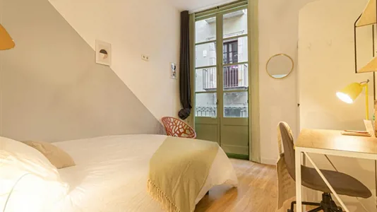 Rooms in Barcelona Ciutat Vella - photo 2