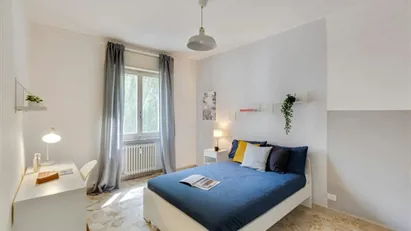 Room for rent in Milano Zona 6 - Barona, Lorenteggio, Milan