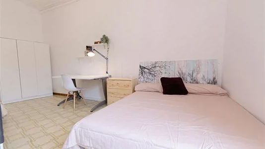 Rooms in Barcelona Ciutat Vella - photo 3