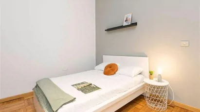 Room for rent in Milano Zona 8 - Fiera, Gallaratese, Quarto Oggiaro, Milan