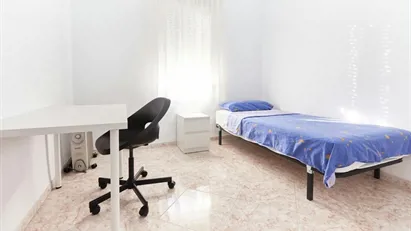 Room for rent in Hacienda de Su Eminencia, Andalucía