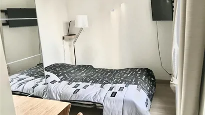 Room for rent in L'Haÿ-les-Roses, Île-de-France