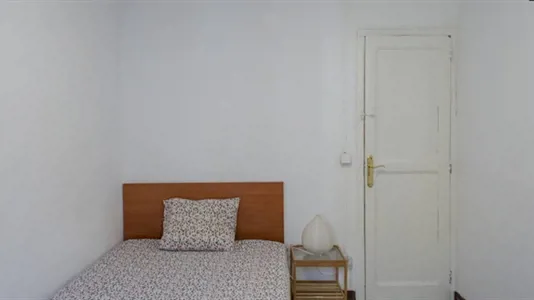 Rooms in Barcelona Ciutat Vella - photo 2