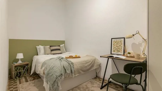 Rooms in Barcelona Ciutat Vella - photo 2