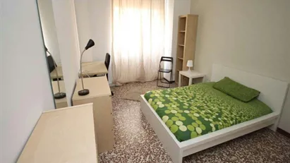 Room for rent in Milano Zona 5 - Vigentino, Chiaravalle, Gratosoglio, Milan