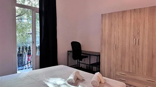 Rooms in Barcelona Eixample - photo 3