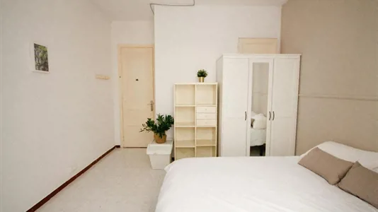 Rooms in Barcelona Ciutat Vella - photo 3